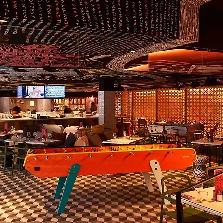 מלון Mama Shelter